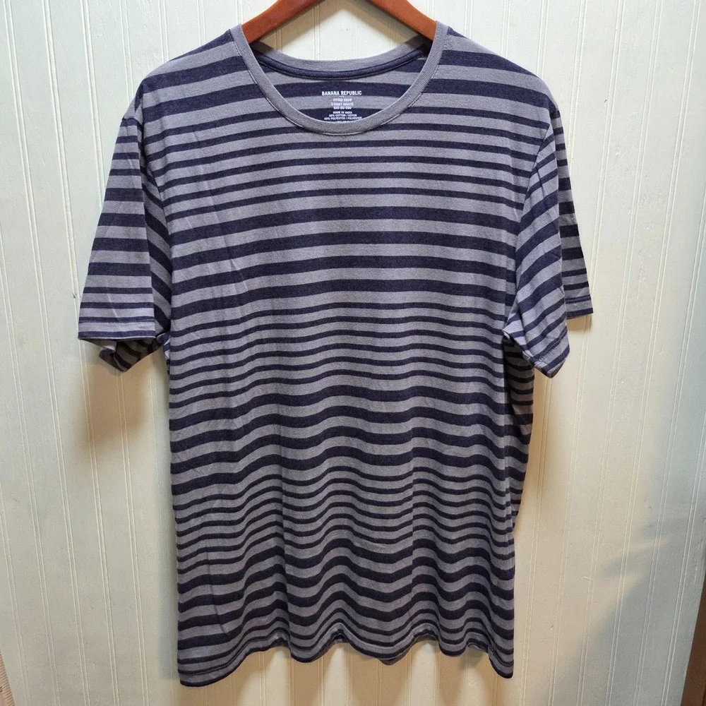 Banana Republic Shirt Mens XL Gray Striped Fitted Crewneck Tee Tagless Soft